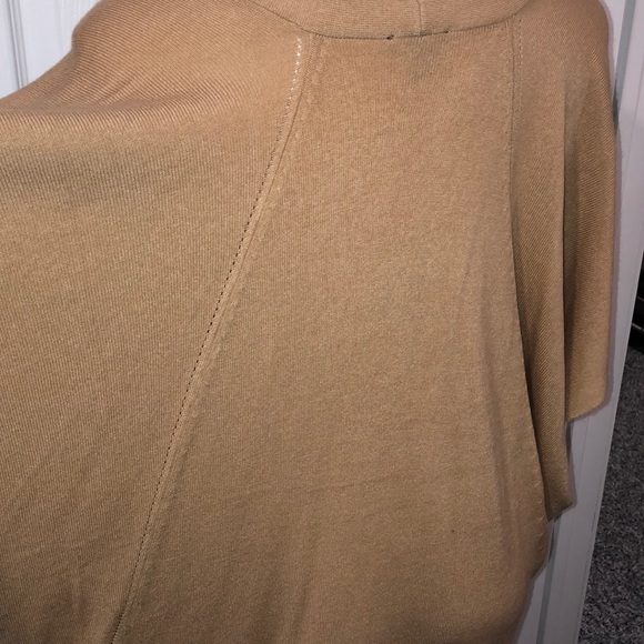NWTSweater camel color sweater. 2 pockets on front - Picture 4 of 6